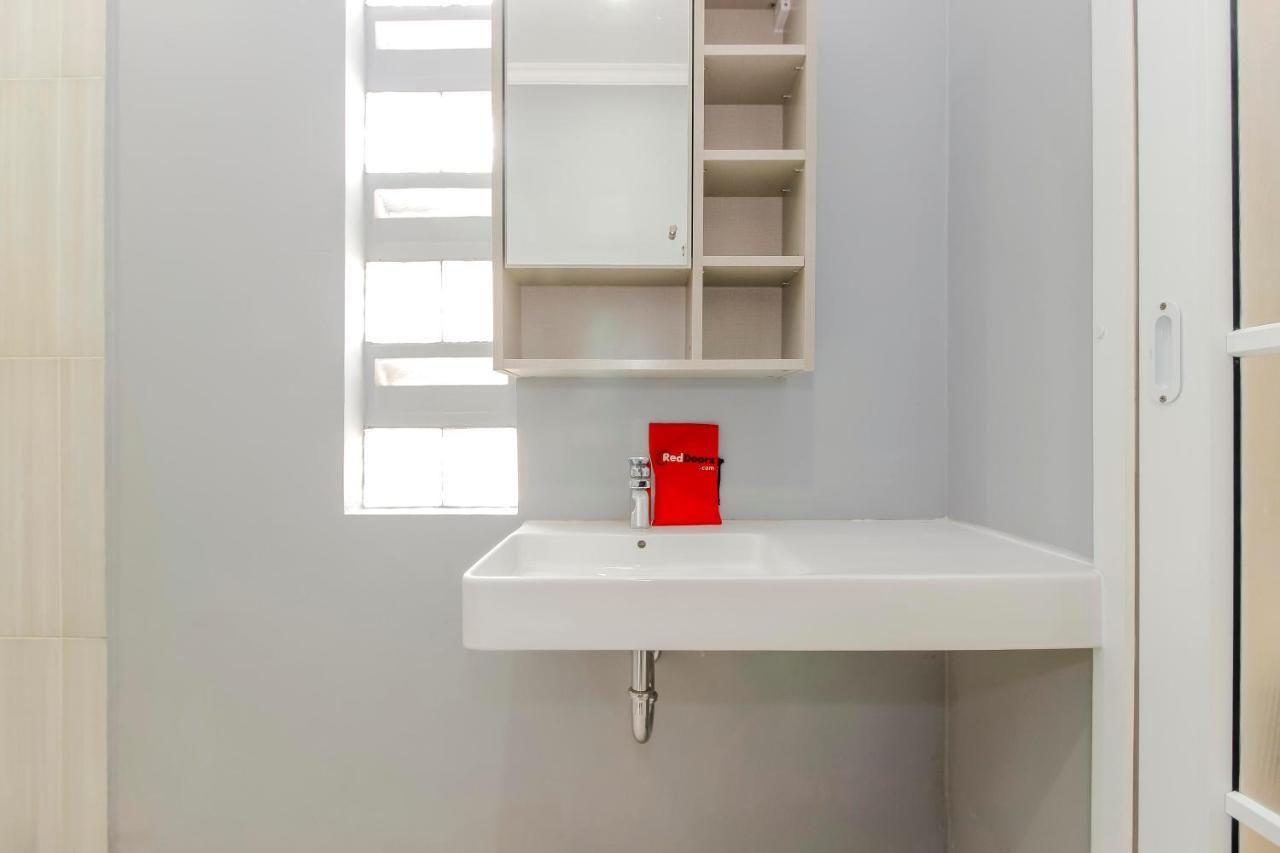 Reddoorz Plus @ Kwitang 2 Jakarta Exterior foto